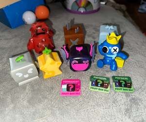 Roblox Mystery Toy Lot - 5 Assorted Figures + 3 Fruit Box‎ DLC Physical Codes